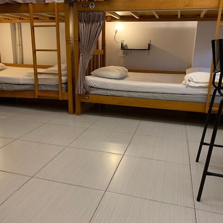 Backpacker 41 Hostel - Taichung Exterior photo
