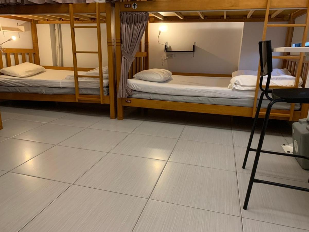 Backpacker 41 Hostel - Taichung Exterior photo