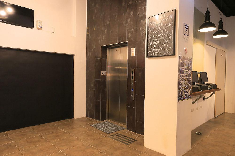 Backpacker 41 Hostel - Taichung Exterior photo