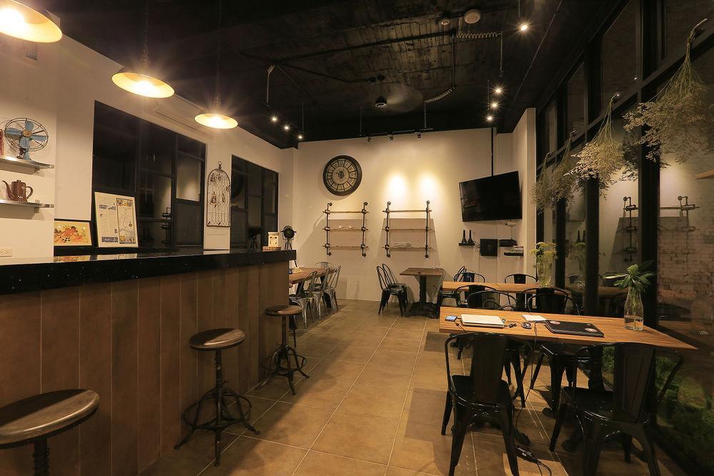 Backpacker 41 Hostel - Taichung Exterior photo