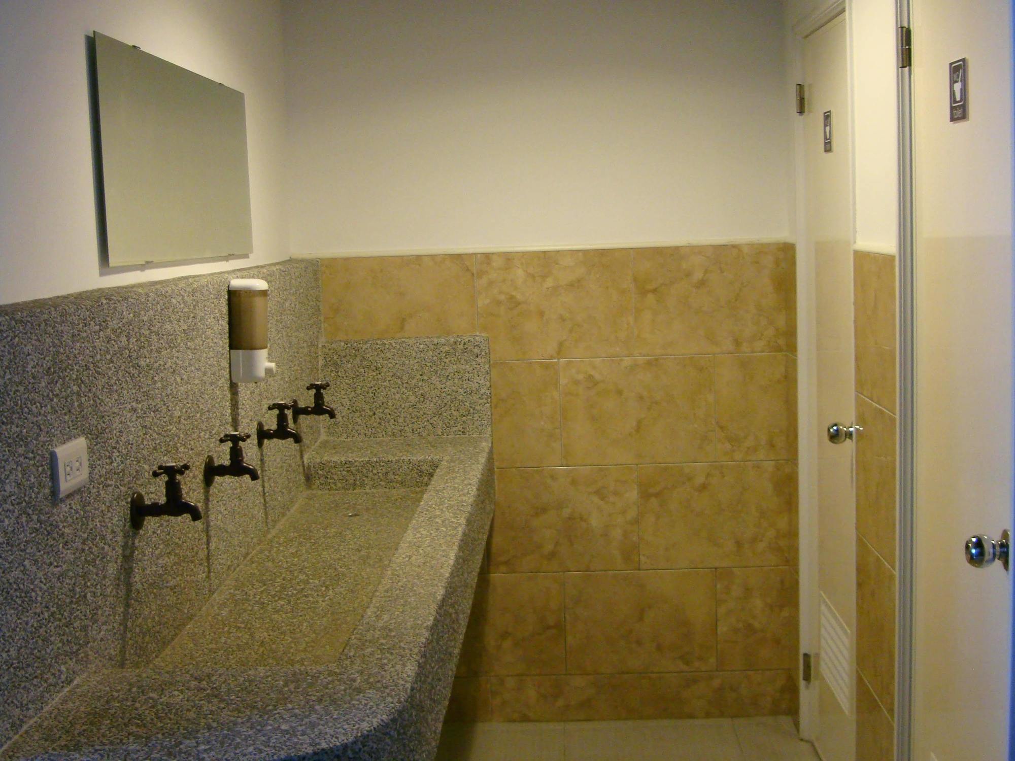 Backpacker 41 Hostel - Taichung Exterior photo