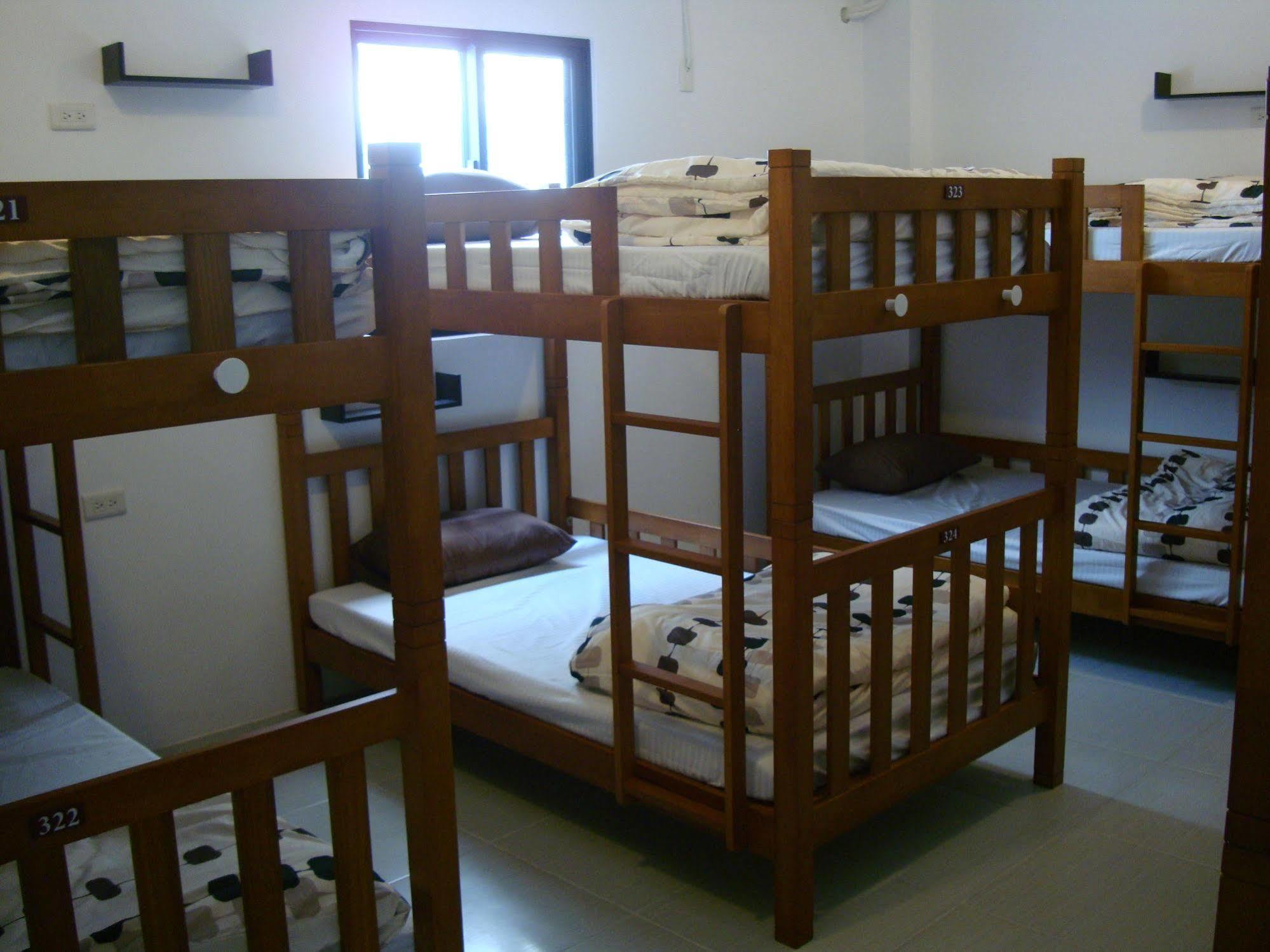 Backpacker 41 Hostel - Taichung Exterior photo