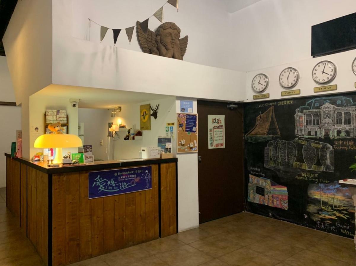 Backpacker 41 Hostel - Taichung Exterior photo