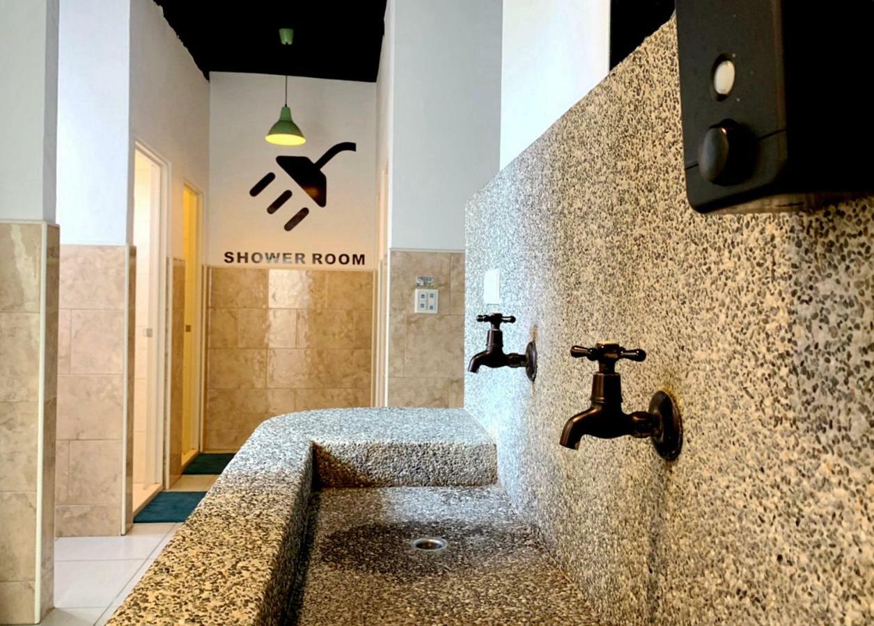 Backpacker 41 Hostel - Taichung Exterior photo