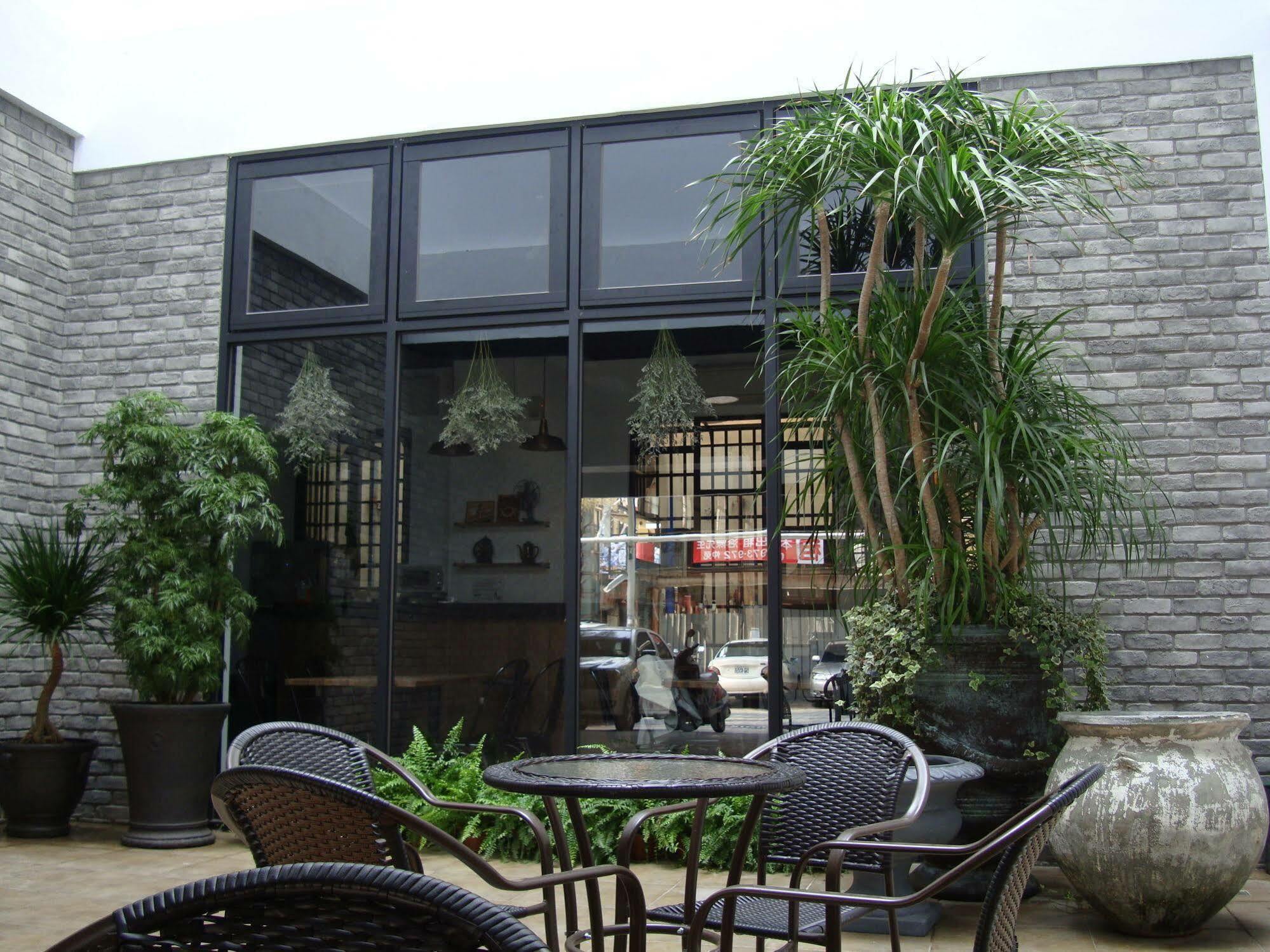 Backpacker 41 Hostel - Taichung Exterior photo