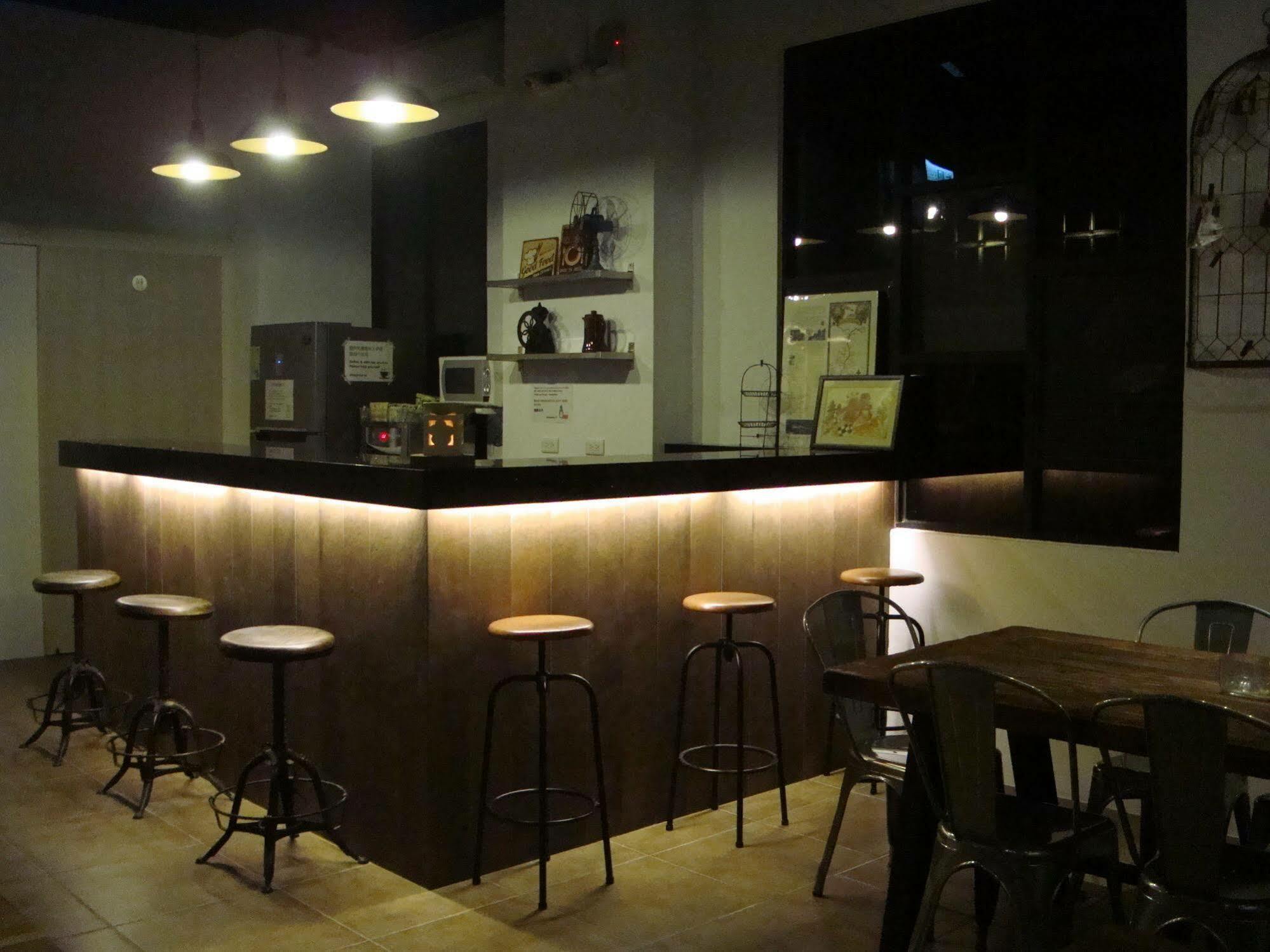 Backpacker 41 Hostel - Taichung Exterior photo